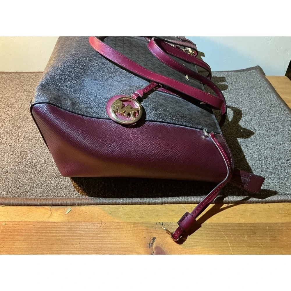 Michael Kors Voyager Medium Crossgrain Leather Tote Bag